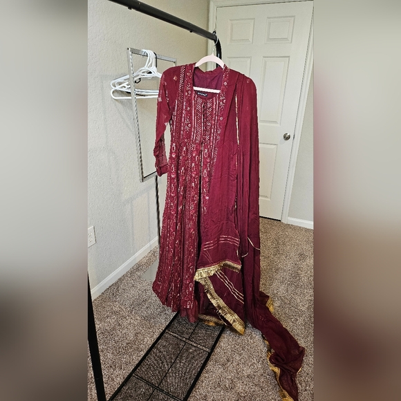 Pakistani designer Maroon gown - Picture 9 of 12